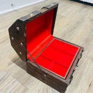 Vintage keepsake box